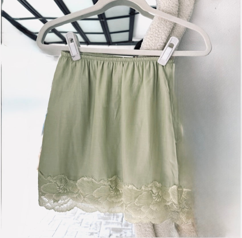 Lacey Skirt in Lime