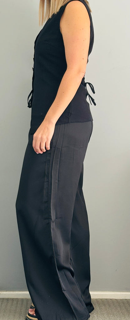 Frankie Vest in Black