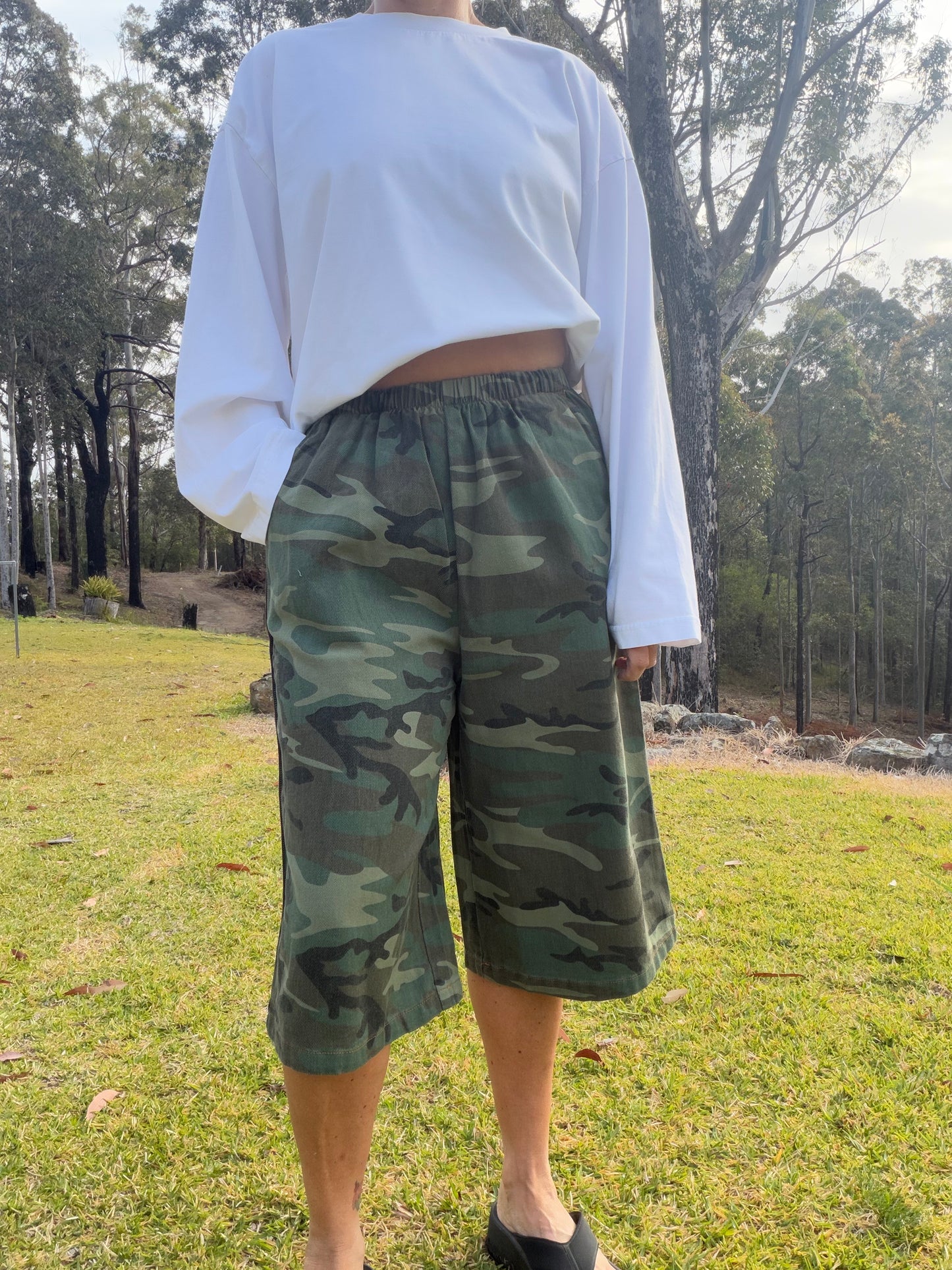 By Frankie Dark Camo Star Jorts