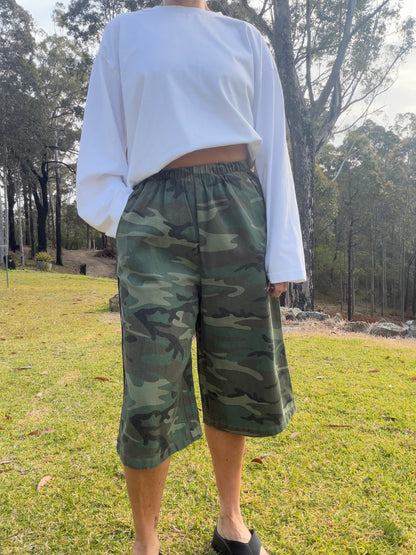 By Frankie Dark Camo Star Jorts